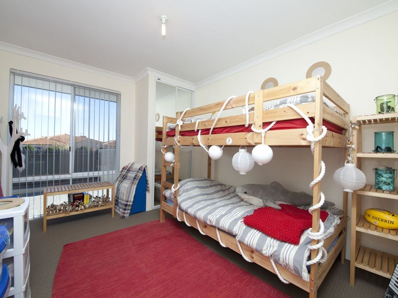 2 Nancy Way, Coogee WA 6166