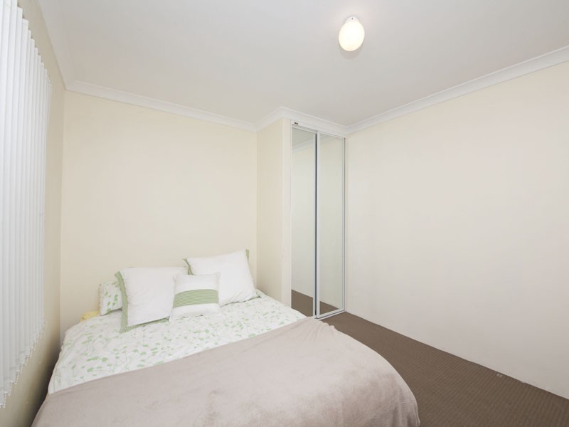 2 Nancy Way, Coogee WA 6166