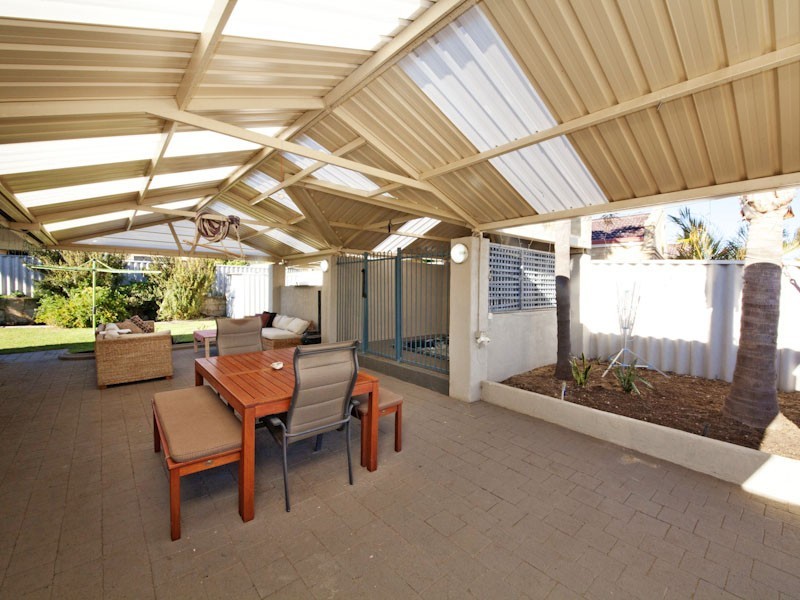 2 Nancy Way, Coogee WA 6166