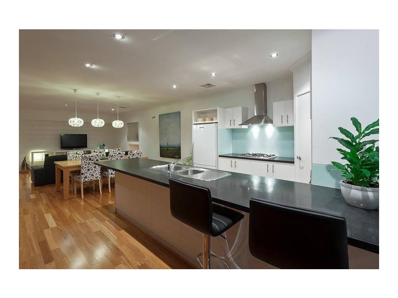 1 Yalgorup Lane, Munster WA 6166