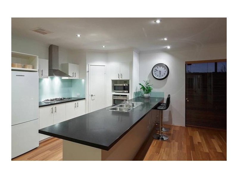 1 Yalgorup Lane, Munster WA 6166