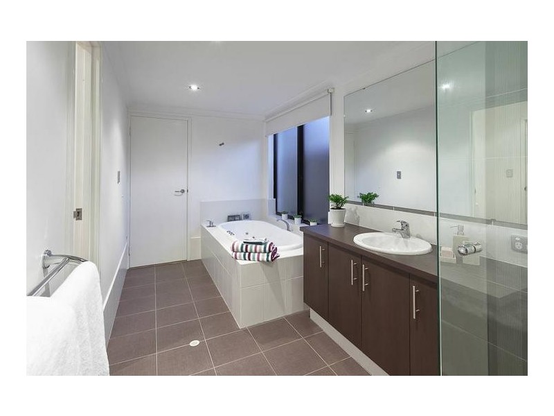 1 Yalgorup Lane, Munster WA 6166