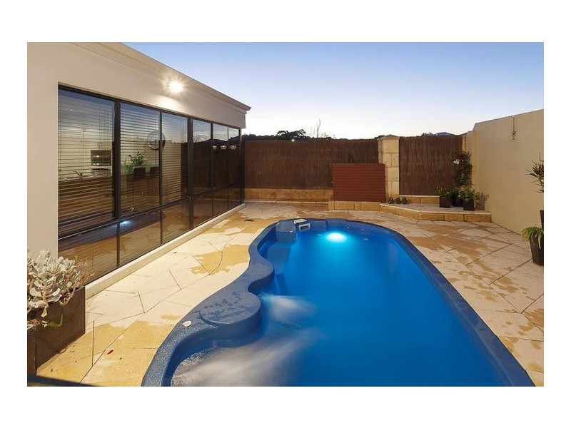 1 Yalgorup Lane, Munster WA 6166