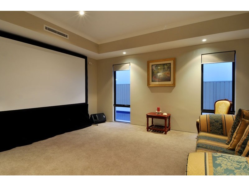 2 Nawa Rise, Coogee WA 6166