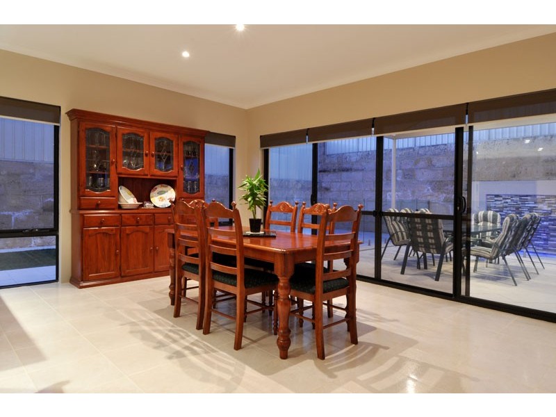 2 Nawa Rise, Coogee WA 6166