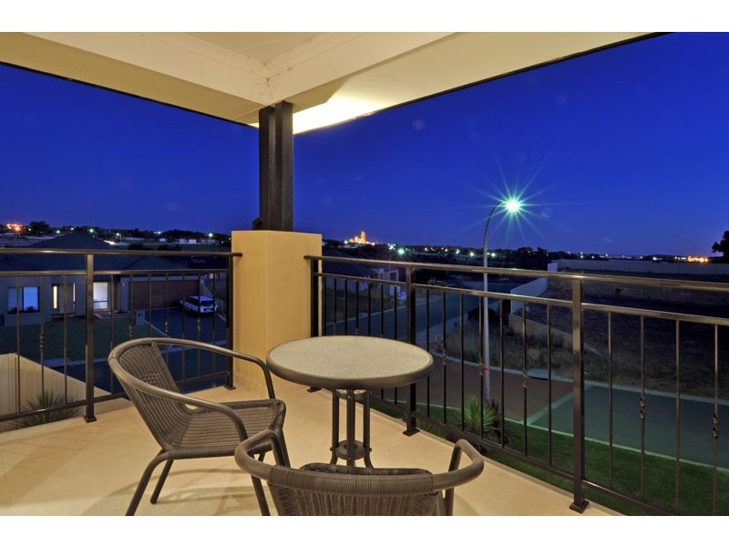 2 Nawa Rise, Coogee WA 6166