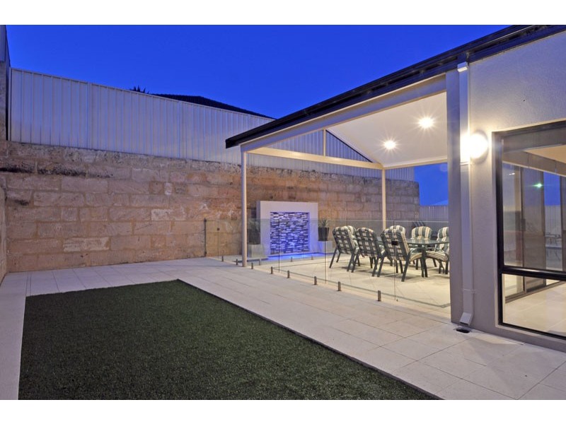 2 Nawa Rise, Coogee WA 6166