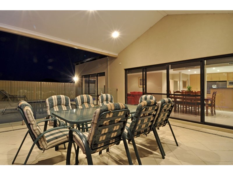 2 Nawa Rise, Coogee WA 6166