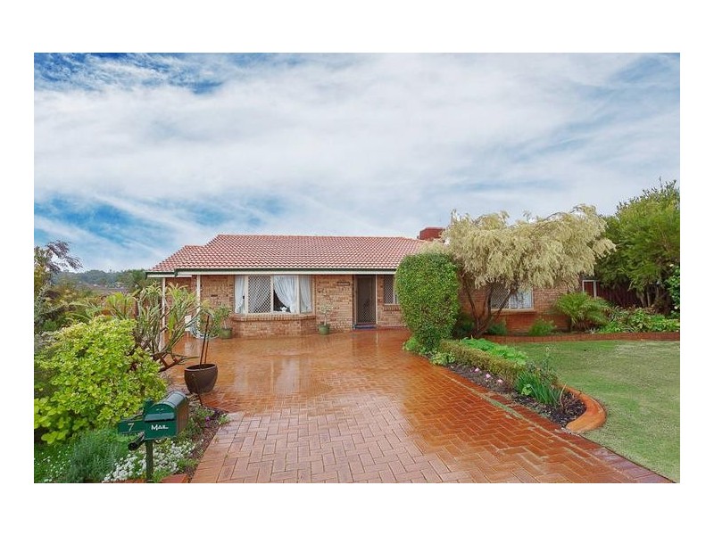 7 Milton Place, Munster WA 6166