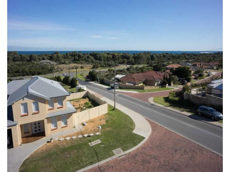 1B The Cove, Coogee WA 6166