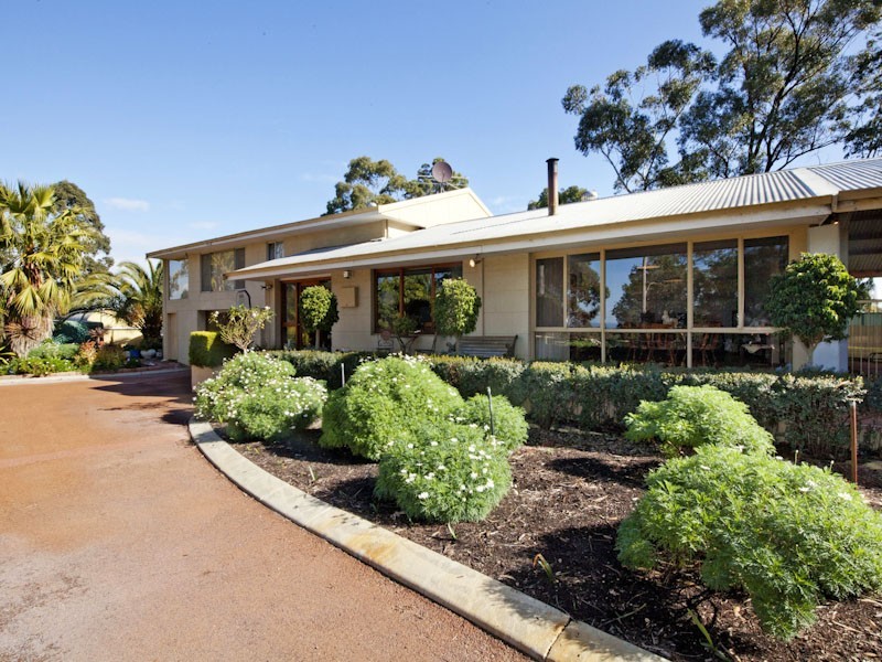 234 Henderson Road, Munster WA 6166