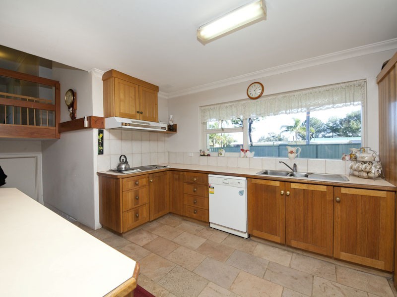 234 Henderson Road, Munster WA 6166