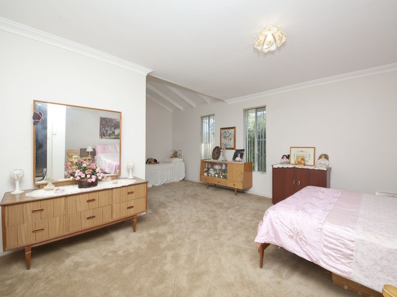 234 Henderson Road, Munster WA 6166