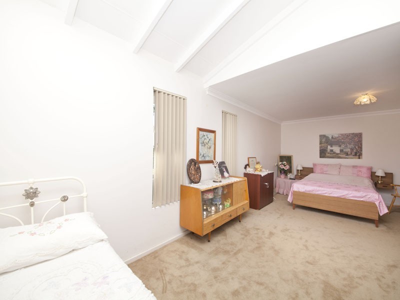 234 Henderson Road, Munster WA 6166