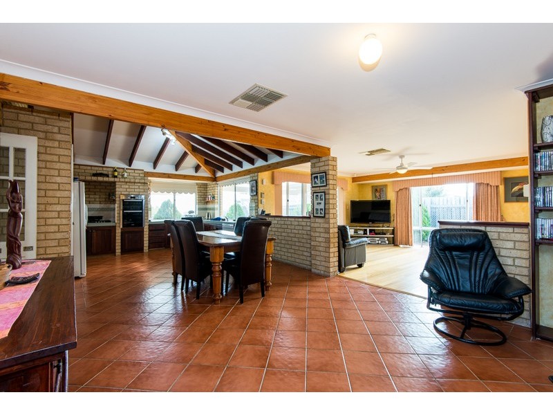 11 Viewcrest Rise, Coogee WA 6166