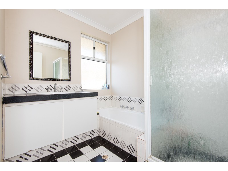 11 Viewcrest Rise, Coogee WA 6166