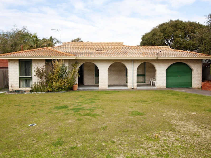 35 Falstaff Crescent, Spearwood WA 6163