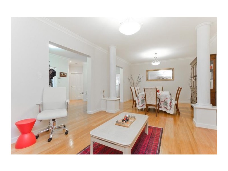 8 Soric Rise, Coogee WA 6166