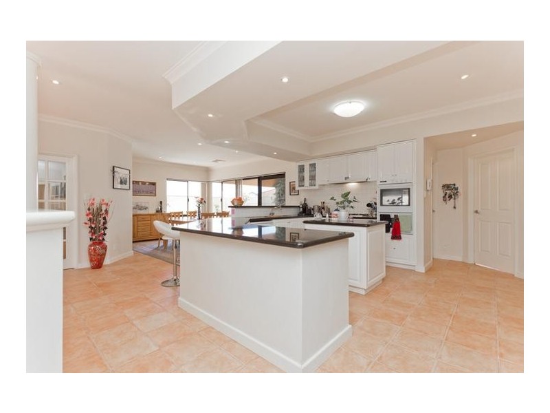 8 Soric Rise, Coogee WA 6166