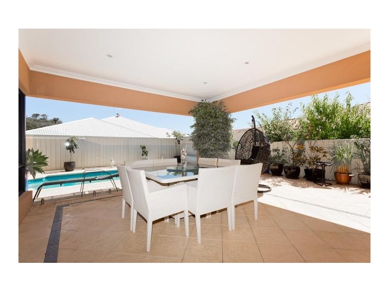 8 Soric Rise, Coogee WA 6166