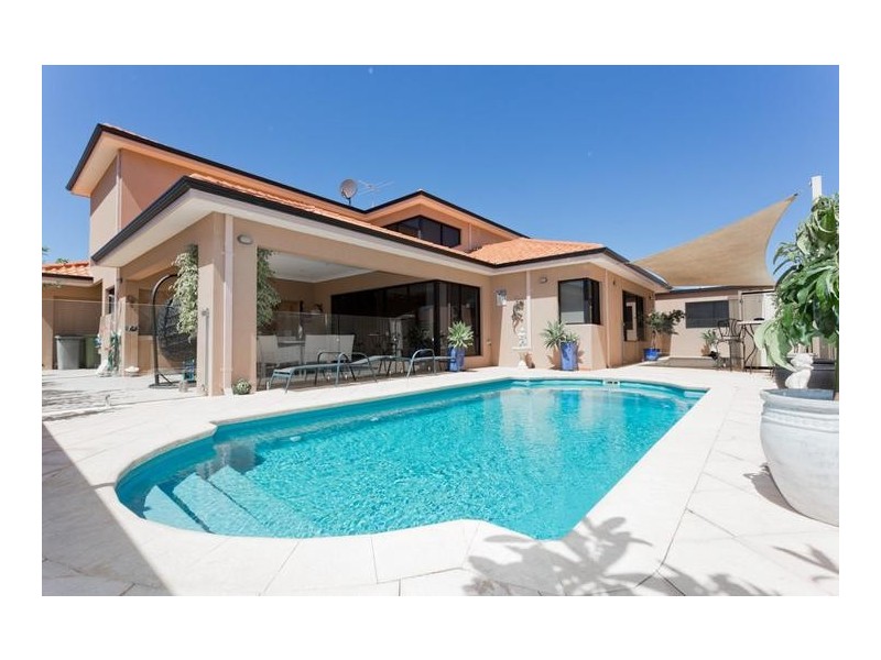 8 Soric Rise, Coogee WA 6166