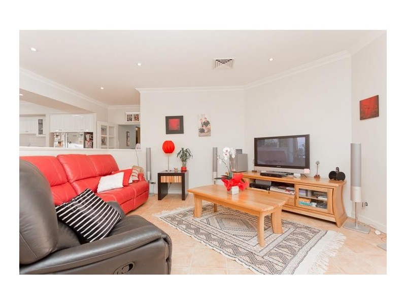 8 Soric Rise, Coogee WA 6166