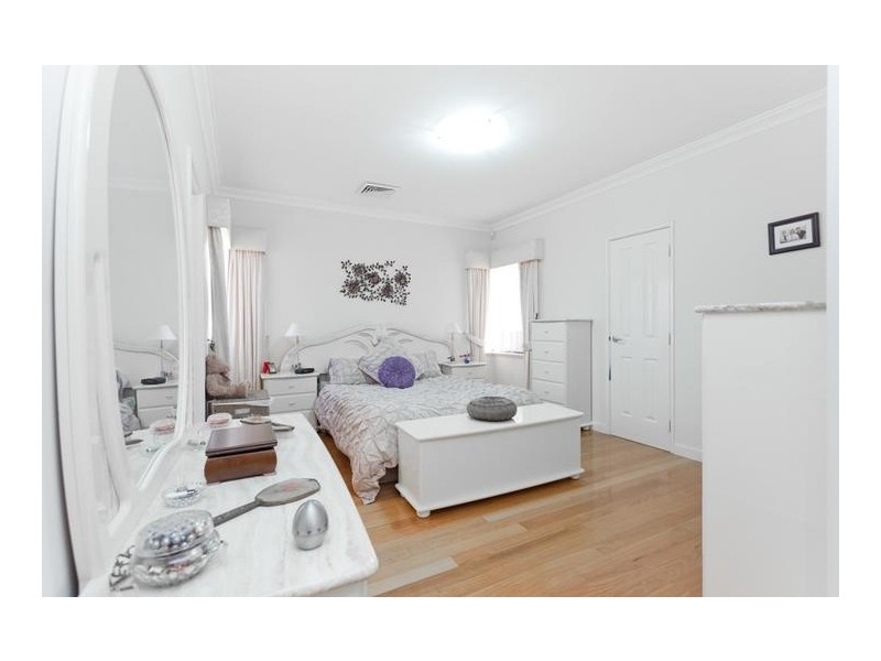 8 Soric Rise, Coogee WA 6166