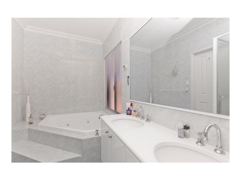 8 Soric Rise, Coogee WA 6166