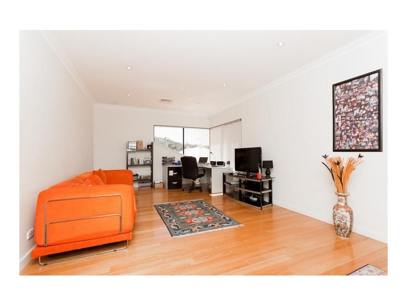 8 Soric Rise, Coogee WA 6166