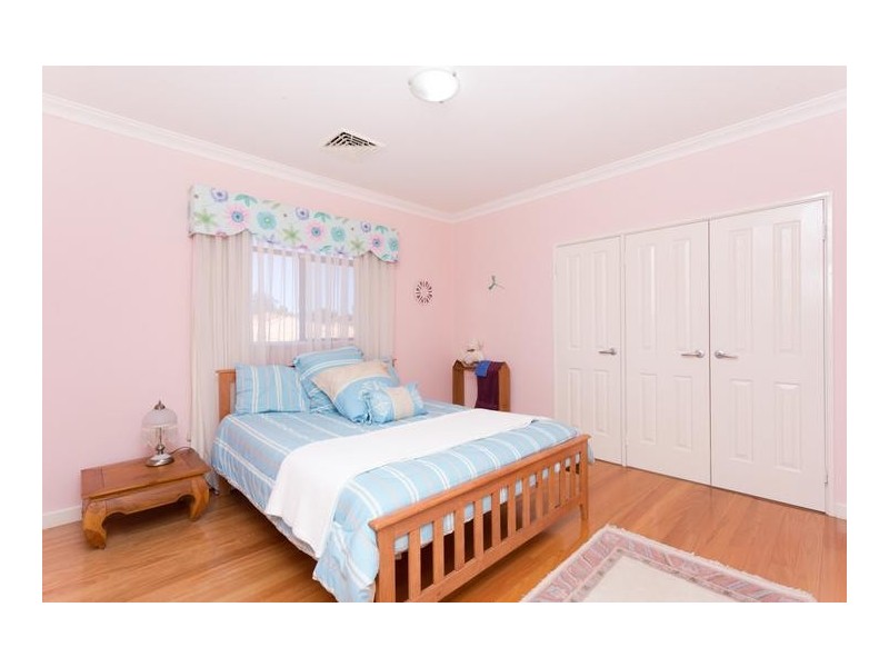 8 Soric Rise, Coogee WA 6166