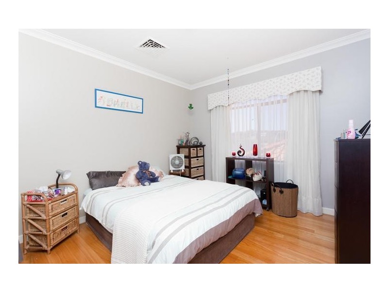 8 Soric Rise, Coogee WA 6166