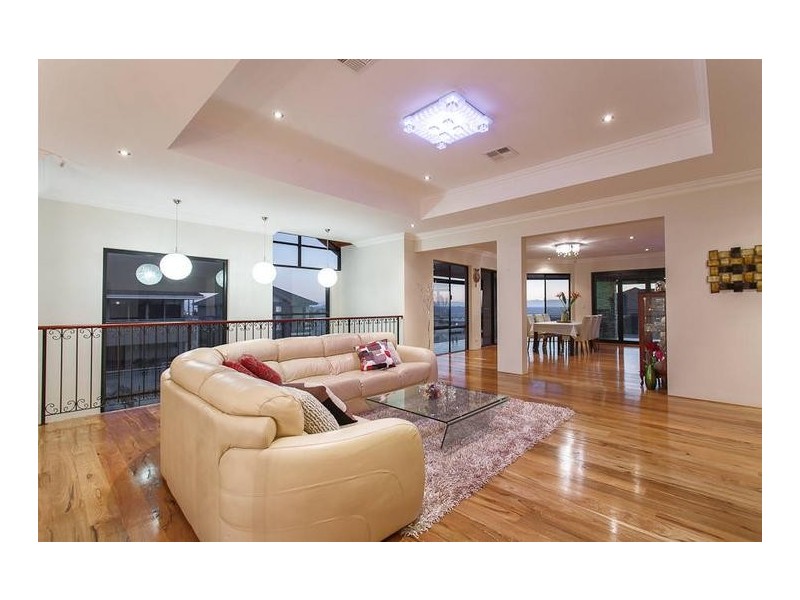 6 Bombay Heights, North Coogee WA 6163