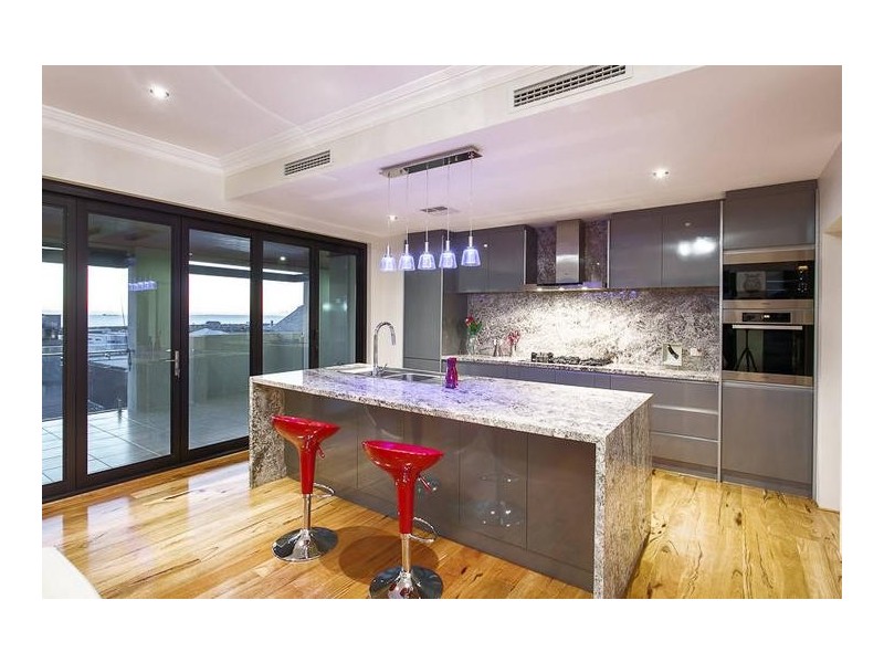 6 Bombay Heights, North Coogee WA 6163