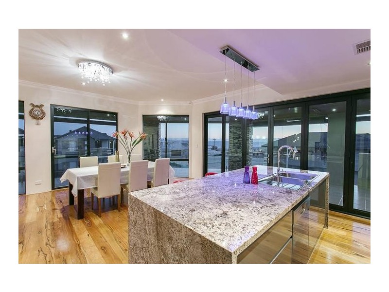 6 Bombay Heights, North Coogee WA 6163