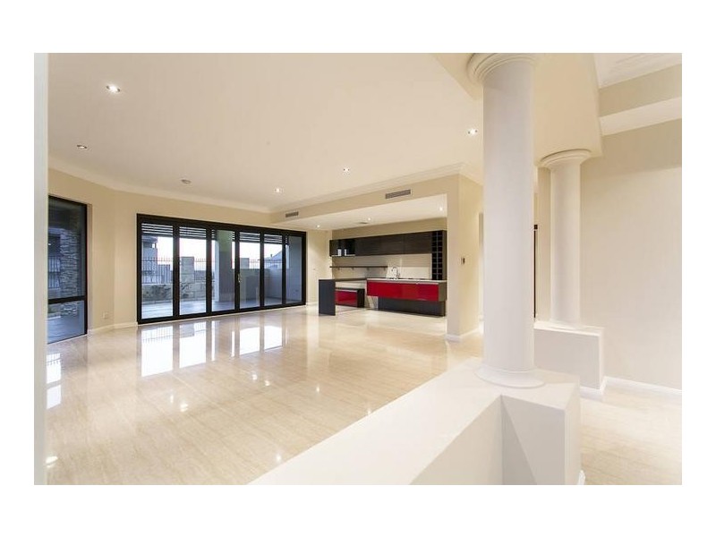 6 Bombay Heights, North Coogee WA 6163