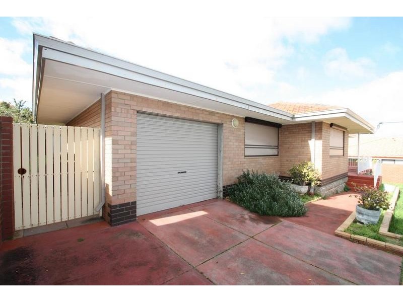 11 Richardson Road, Coogee WA 6166