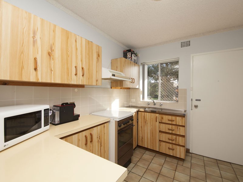 4/3 Burgundy Crescent, Spearwood WA 6163