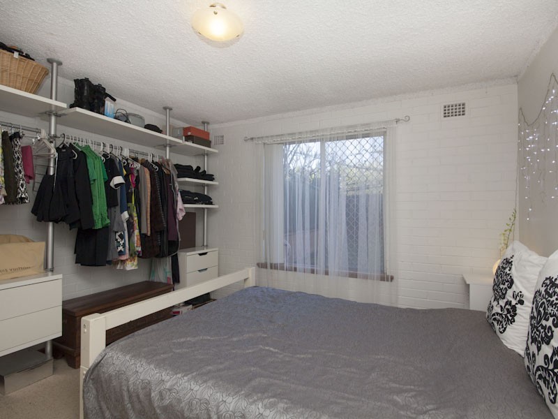 4/3 Burgundy Crescent, Spearwood WA 6163