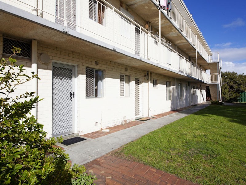 4/3 Burgundy Crescent, Spearwood WA 6163