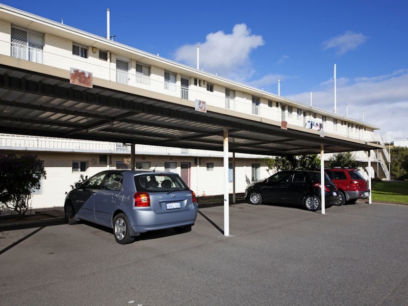 4/3 Burgundy Crescent, Spearwood WA 6163