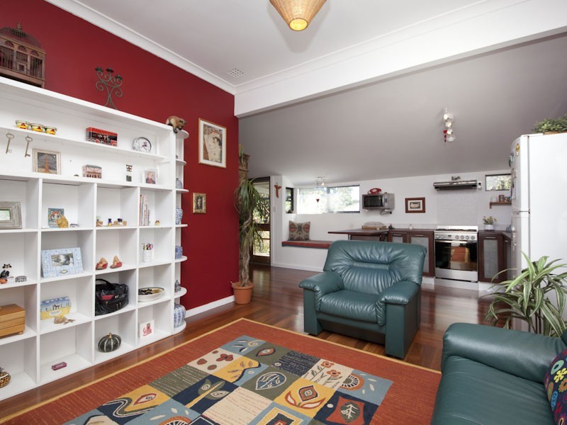 13 Yalgoo Avenue, White Gum Valley WA 6162