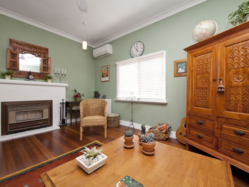 13 Yalgoo Avenue, White Gum Valley WA 6162