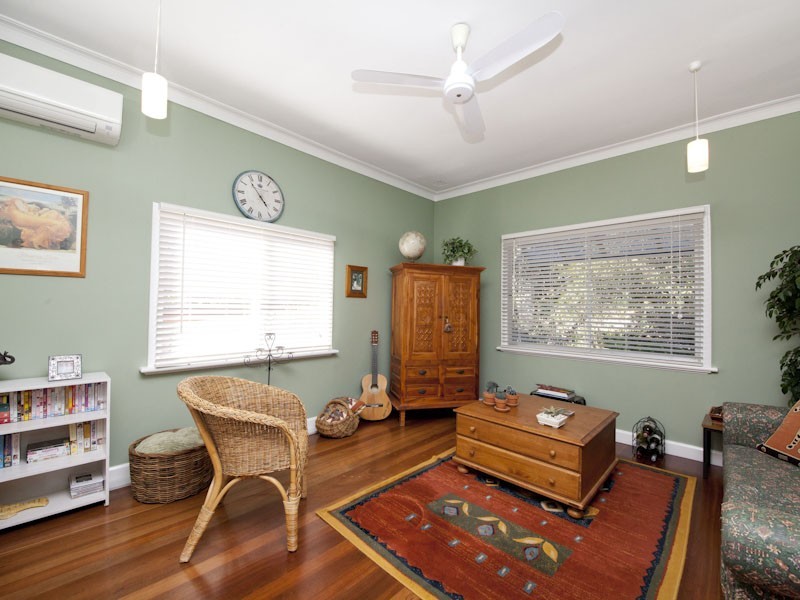 13 Yalgoo Avenue, White Gum Valley WA 6162