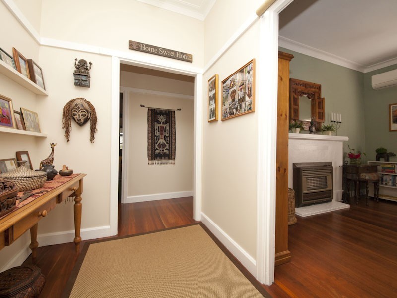 13 Yalgoo Avenue, White Gum Valley WA 6162