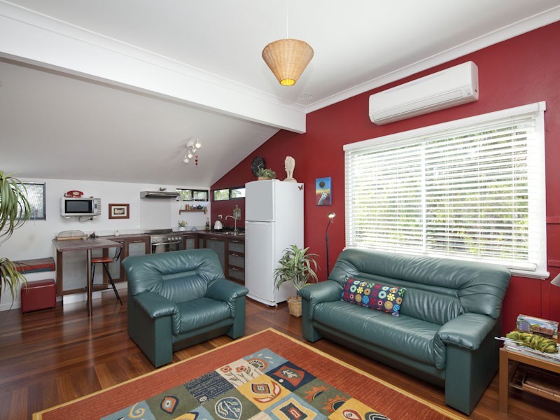 13 Yalgoo Avenue, White Gum Valley WA 6162