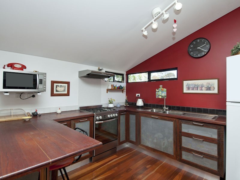 13 Yalgoo Avenue, White Gum Valley WA 6162