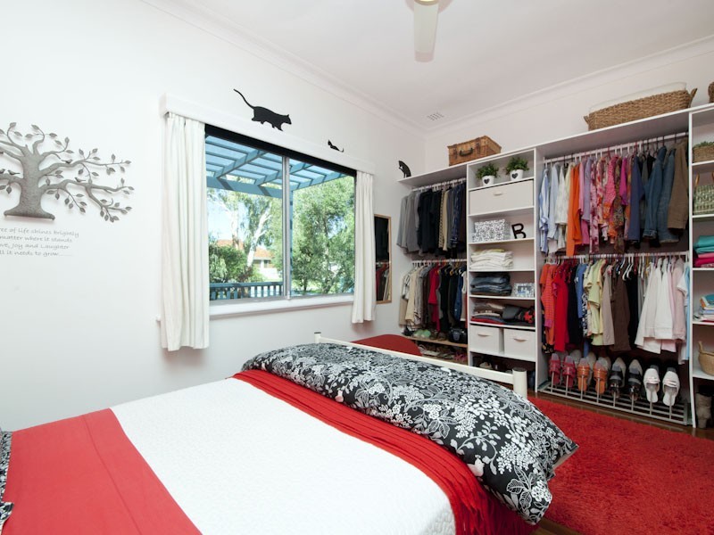 13 Yalgoo Avenue, White Gum Valley WA 6162