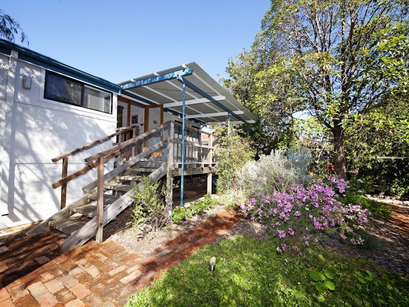 13 Yalgoo Avenue, White Gum Valley WA 6162