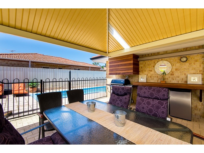 6 Peel Road, Coogee WA 6166