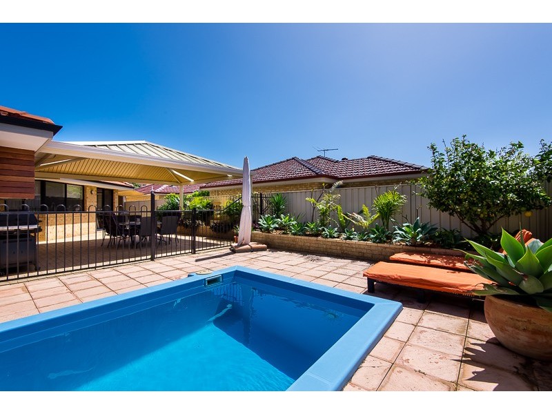 6 Peel Road, Coogee WA 6166